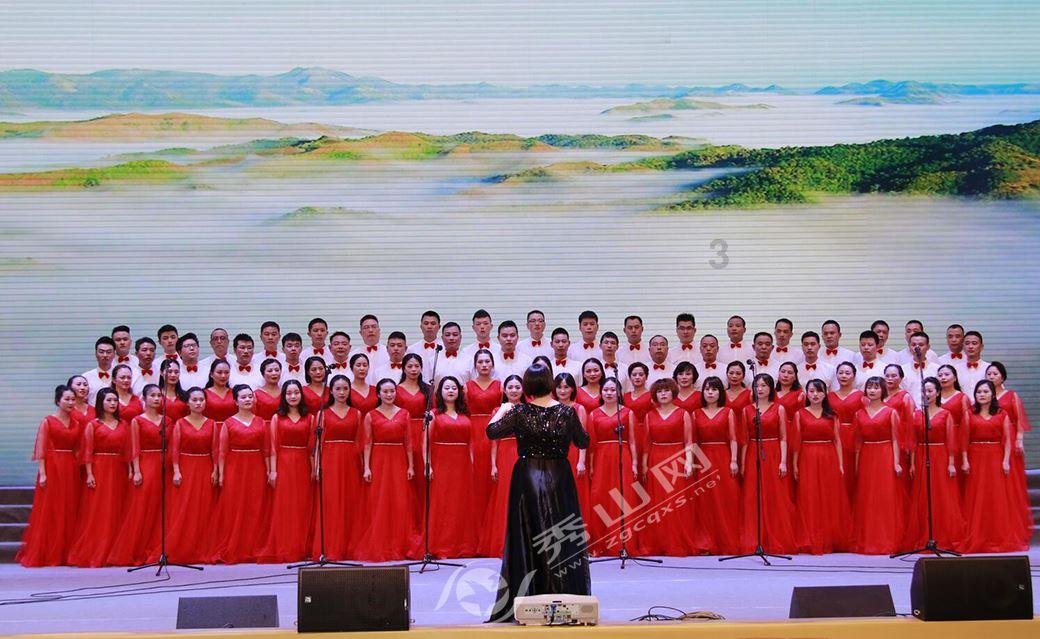 春运:高铁站有一支“解难题”服务队